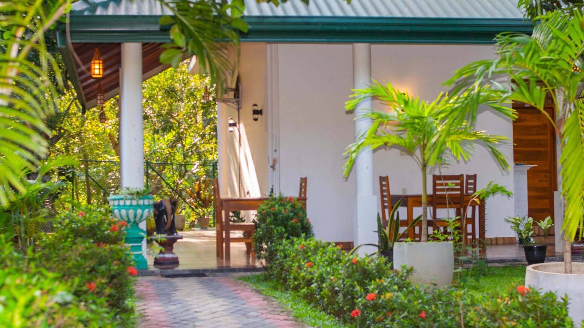 Yala Safari River View Hotel Tissamaharama Exterior foto